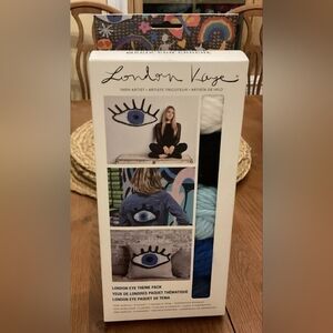 NEW LONDON KAYE London Eye Theme Yarn Pack Blue White Black Crochet Magic KIT